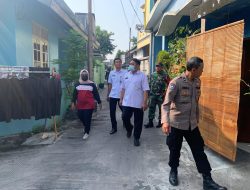 Cegah Wabah Demam Berdarah, Babinsa Tegalharjo Bersama Tim Jumantik Cek Jentik Nyamuk di Rumah Warga