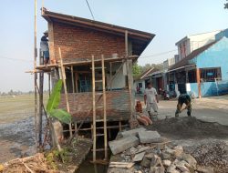 Berjalan Lancar, Progress Pembangunan Poskamling di Dukuh Pabrik telah Mencapai 80%