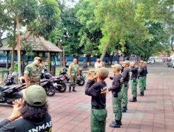 Gembleng Dengan Latihan PBB, Babinsa Setabelan Berharap Linmas Miliki Kedisiplinan Dan Loyalitas Yang Tinggi