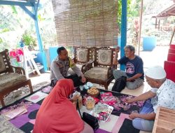 Bhabinkamtibmas Desa Jajawar Polsek Banjar Sambang Keliling Warga, Jaga Tali Silaturahmi dengan Tokoh Agama