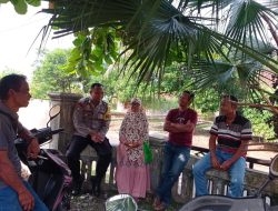 Bhabinkamtibmas Desa Jajawar Polsek Banjar Sambang Keliling Warga, Jaga Tali Silaturahmi
