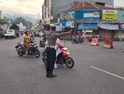 Maksimalkan Pelayanan Prima Sat Lantas Polsek Pataruman Lakukan Gatur Pagi di Perempatan Pasar Banjar