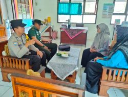 Bhabinkamtibmas dan Babinsa Desa Batulawang Silaturahmi dengan Kepala Sekolah SDN 2 Batulawang
