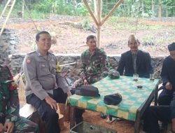 Bersinergi Tribina Desa Cibeurem Kompak Sambangi Warga Dalam Rangka Jaga Kondusifitas Kamtibmas Lingkungan