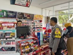 Bhabinkamtibmas Polsek Banjar Sambangi Karyawan Minimarket Berikan Himbauan Tentang Kamtibmas Dan Keaktifan Camera Pemantau CCTV