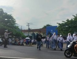 Polsek Banjar Tempatkan Personill Didepan Sekolah di Jam Pulang Sekolah