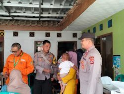 Bhabinkamtibmas Desa Raharja Laksanakan Patroli Sambang Keliling Warga Cek Situasi Kamtibmas di Posyandu Randegan 1B.