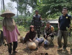 Bhabinkamtibmas Desa Mekarharja Laksanakan Patroli Sambang Keliling Cek Situasi Kamtibmas ke Warga Masyarakat Ibu – Ibu Kelompok Wanita Tani (KWT).