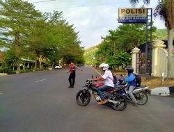 Cegah terjadinya Laka Lantas di Simpang Tiga SMPN 7 Banjar Unit Turjawali Sat Samapta Lakukan Pelayanan Pengaturan Lalulintas.