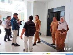 Bupati Paser Dr. Fahmi Fadli Meresmikan Tangga Lift Ruangan Kantor PU dan Perkantoran Pemda serta Kantor PMI Kabupaten Paser.