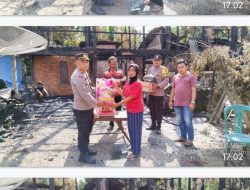 Polres Sarolangun Peduli Melalui Polsek Limun Serahkan Bantuan Sembako pada Warga Korban Kebakaran