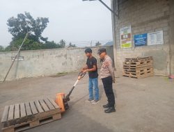 Unit Patroli Polsek Pataruman Ciptakan Keamanan dan Ketertiban di Gudang Wing’s.