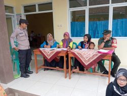 Bhabinkamtibmas dan Babinsa Desa Batulawang Silaturahmi Dengan Warga