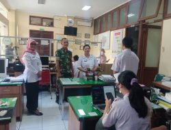 Sebagai Babinsa Baru Serda Watono Perkenalkan diri Dengan Kepala Kelurahan Sudiroprajan