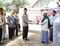 Menyambut Hari Bhayangkara Ke-78, Kapolres Banjar Serahkan Bantuan Ke Masjid Al-Hidayah Desa Cibeureum