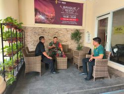 Ngopi Bareng, Inilah Cara Babinsa Kemlayan Dekat Dengan Warganya