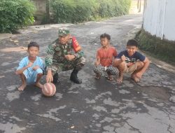 Anak-anak Usia Dini Adalah Salah Satu  Teman Babinsa Untuk Berinteraksi