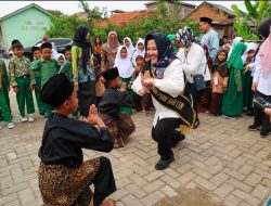 Bunda PAUD Provinsi Banten Tine Al Muktabar Tinjau Pelaksanaan Transisi Belajar PAUD Dengan Menyenangkan di Kota Serang