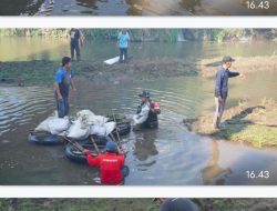 Babinsa Teras Turut Serta Bersihkan Sampah Sungai