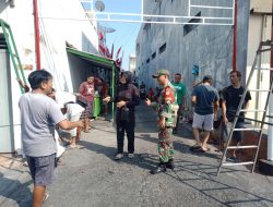 Jelang HUT Kemerdekaan RI ke-79, Babinsa Kepatihan Wetan Kerja Bakti Bersama Masyarakat