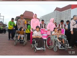 Walking Tour, Kapolres Trenggalek Ajak Siswa SLB Kemala Bhayangkari 1 Keliling Mapolres