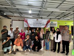 Babinsa Dan Bhabinkamtibmas Kace Timur Lakukan Pengamanan Dalam Rapat Pleno Rekapitulasi Daftar Pemilih Hasil Pemutakhiran Pilkada Serentak Tahun 2024 Tingkat Desa.