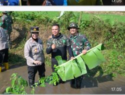 Kodim 0726/Sukoharjo Gelar Karya Bakti TNI/Polri Bersih-bersih Sungai di Desa Kragilan