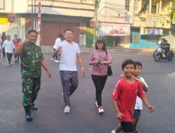 Semarakkan HUT Kemerdekaan RI ke-79, Babinsa Kepatihan Kulon Jalan Sehat Bersama Warga