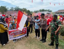 Kapolsek Batang Gansal Mewakili Camat, Lepas Peserta Karnaval HUT RI ke-79