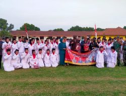 Usai Upacara Penurunan Bendera , Kapolsek Karangrejo Beri Kejutan Ultah Kepada 10 Paskibra dan 3 Personil Polri