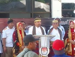 Pendaftaran Balon AKJ-SYAH Hari Kedua Ke KPUD Kab. Dompu Di Kawal Ribuan Massa Pendukung.