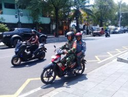 Kendarai Motor, Babinsa Keprabon Bersama Linmas Laksanakan Patroli Kamtibmas