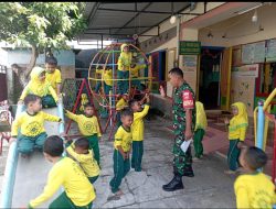 Datangi Sekolah TK, Babinsa Gajahan Berikan Motivasi Dan Semangat Belajar Raih Cita-cita