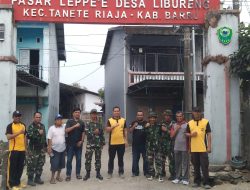 Sinergitas TNI-Polri Sektor Kecamatan Tanete Riaja Bersama Pemdes Libureng Gelar Kerja Bakti