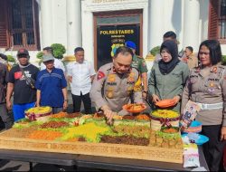 Berbagi Kebahagiaan Brigjen Pol. Pasma Royce Bersama Ratusan Abang Tukang Becak