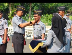 PENGABDIAN BERBUAH MANIS, EMPAT PEGAWAI LAPAS CILEGON TERIMA KENAIKAN PANGKAT