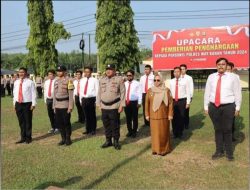 Apel Jam Pimpinan, Kapolres Beri Penghargaan 14 Anggota Polres Way Kanan dan Kepala Kampung.