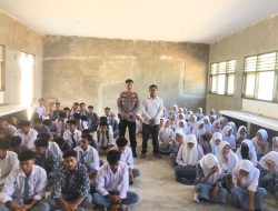 Kapolsek Pekat Gelar Sosialisasi Kenakalan Remaja Di SMAN 2 Pekat.