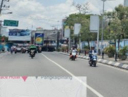 “Trotoar Akses untuk Masyarakat Berjalan Kaki Kini Berubah Menjadi Tempat Bangunan Tiang Reklame, Siapakah Memberikan Izin ?!”