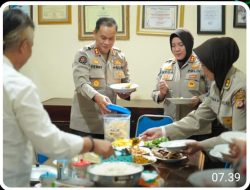 Sambut HUT Humas Ke-73, Bid Humas Polda Jabar Anjangsana Ke Kediaman Irjen Pol. (Purn). Dr., Drs., Anton Charliyan., M.P.K.N.