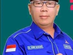 Ketua Fraksi H. Asep Ikhsan Pasalon No. 2 Dadang Supriatna – Ali Syakieb Memahami Materi Di Debat Perdana Pilkada 2024.