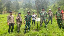 Koramil Selo Lakukan Perawatan Dan Penanaman Pohon di Tuk Babon