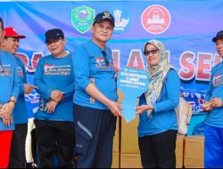 Bupati Barru Melepas Jalan Sehat Pada Kegiatan Hari Guru Nasional Tahun 2024