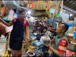 Ada Maksud Apa Babinsa Sudiroprajan Datangi Pedagang Gerabah di Pasar Gede Solo