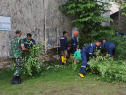 Terjawab…!! Ternyata Begini Cara Babinsa Gilingan Dalam Memelihara Kebersihan Lingkungan di Wilayah Binaan