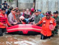 Forkopimda Kabupaten Bandung Tinjau Lokasi Banjir di Dayeuhkolot