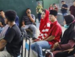 Mas Bupati Ipin Bersama Sang Istri Salurkan Hak Pilihnya di TPS 002 Kelurahan Surodakan Trenggalek