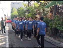 Tingkatkan Kedisiplinan Dan Loyalitas Linmas, Babinsa Nusukan Bersama Bhabinkamtibmas Berikan Pelatihan PBB