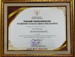 Bupati Bandung Kembali Meraih Anubhawa Sasana Desa dari Menteri Hukum RI