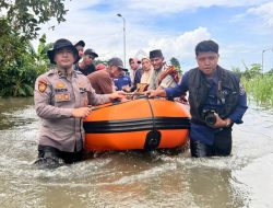 Gerak Cepat, Polres Mojokerto Evakuasi Warga Korban Terdampak Banjir